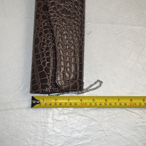 Evening Gown brown faux croc evening bag with chain strap - Picture 5 of 8